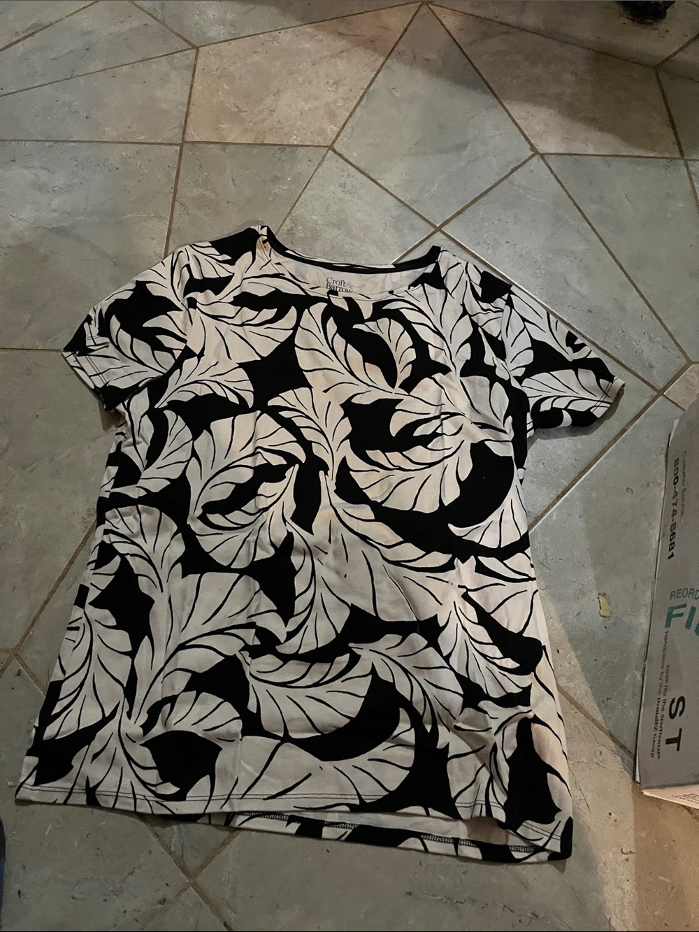 croft & barrow Black and White Leaf-Print Short Sleeve Tee